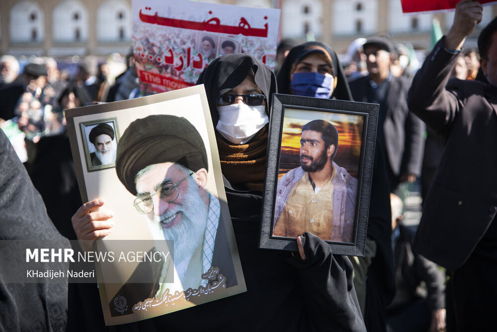 جلوههایی از حضور مردم نصفجهان در راهپیمایی ۲۲ بهمن ۱۴۰۱