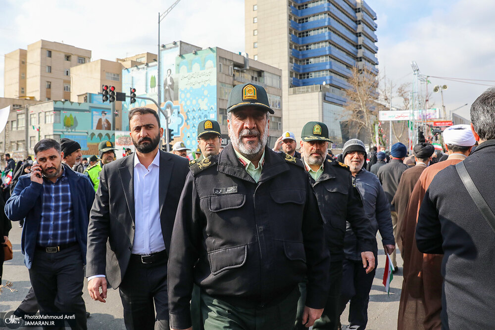 حضور پرشور ملت ایران در راهپیمایی۲۲ بهمن: نمایش وحدت ملی در خیابان/ توهم اختلافات خانوادگی به پایان رسید
