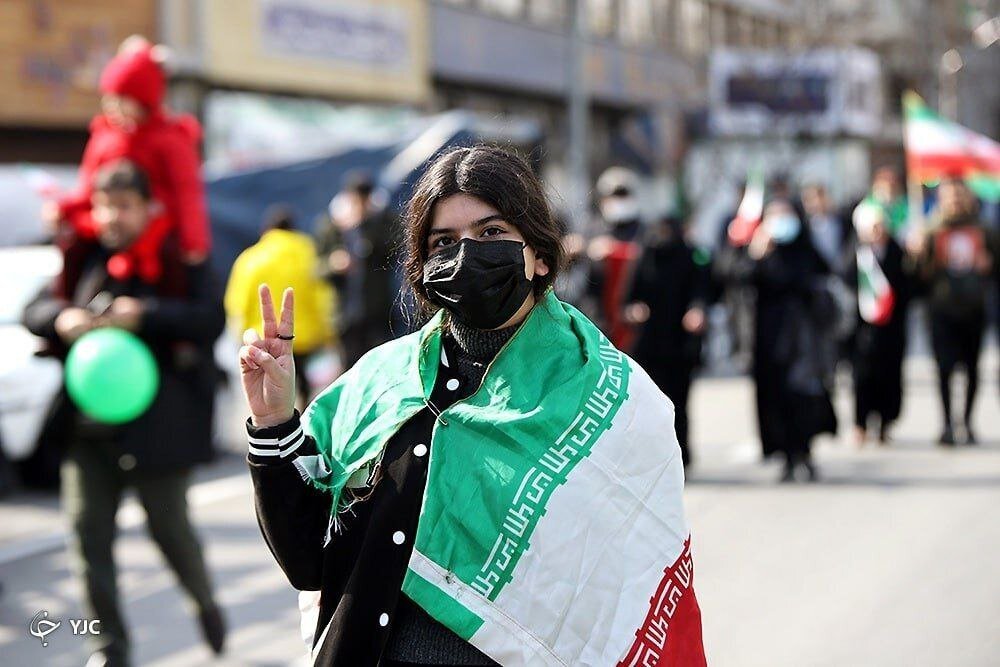   «کم‌حجاب‌ها» کنار «چادری‌ها» در راهپیمایی ۲۲ بهمن + عکس‌ها