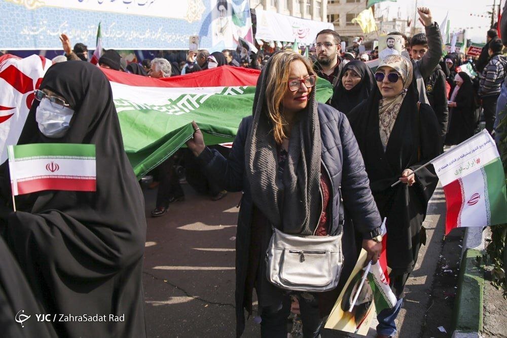 حضور پرشور ملت ایران در راهپیمایی۲۲ بهمن: نمایش وحدت ملی در خیابان/ توهم اختلافات خانوادگی به پایان رسید