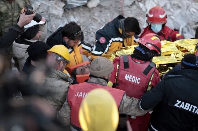 نجات معجزه آسا مرد ۳۵ ساله از زیرآوار زلزله ترکیه پس از ۱۴۹ ساعت 