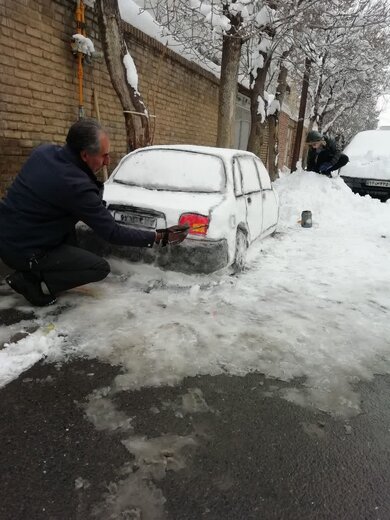 خلاقیت یک پدربزرگ ایرانی با برف