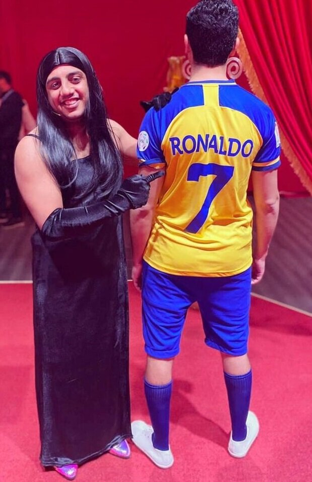 عکس| یک بازیگر مرد لباسهای نامزد رونالدو را پوشید!