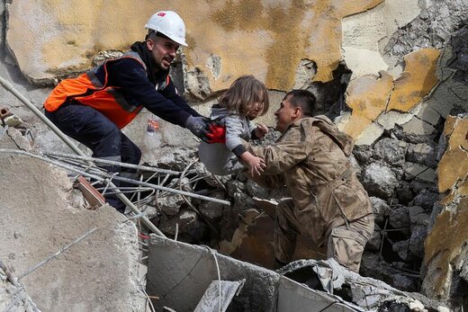 نجات باور نکردنی از زیر آوار زلزله بعد از ۲۶۱ ساعت