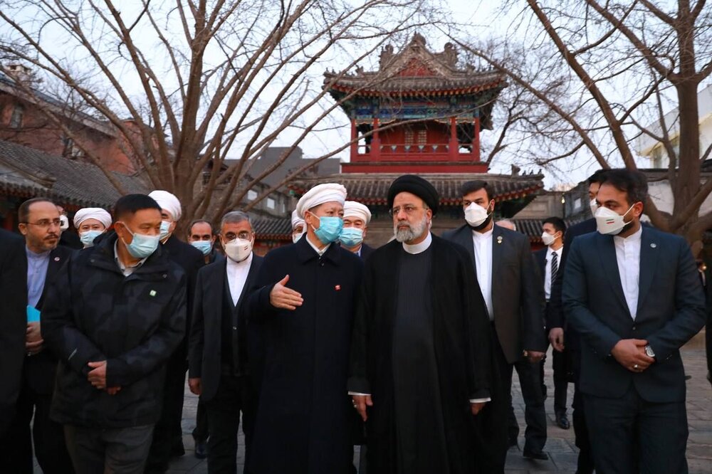 حضور رئیسی در مسجد اسلامی تاریخی «دونگ سی» پکن + عکسها