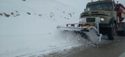 رهاسازی ۳۰ خودرو در محورهای برفی آذربایجان‌غربی / ۱۶۰ کیلومتر از جاده‌ها برفروبی شد