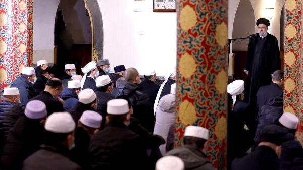 رئیسی با چینیها نماز خواند + عکسها