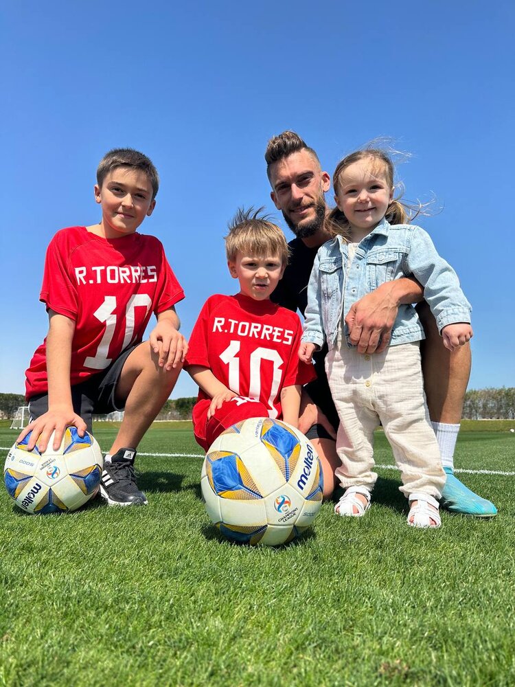 عکس | سورپرایز ویژه ستاره لالیگایی فولاد در قطر