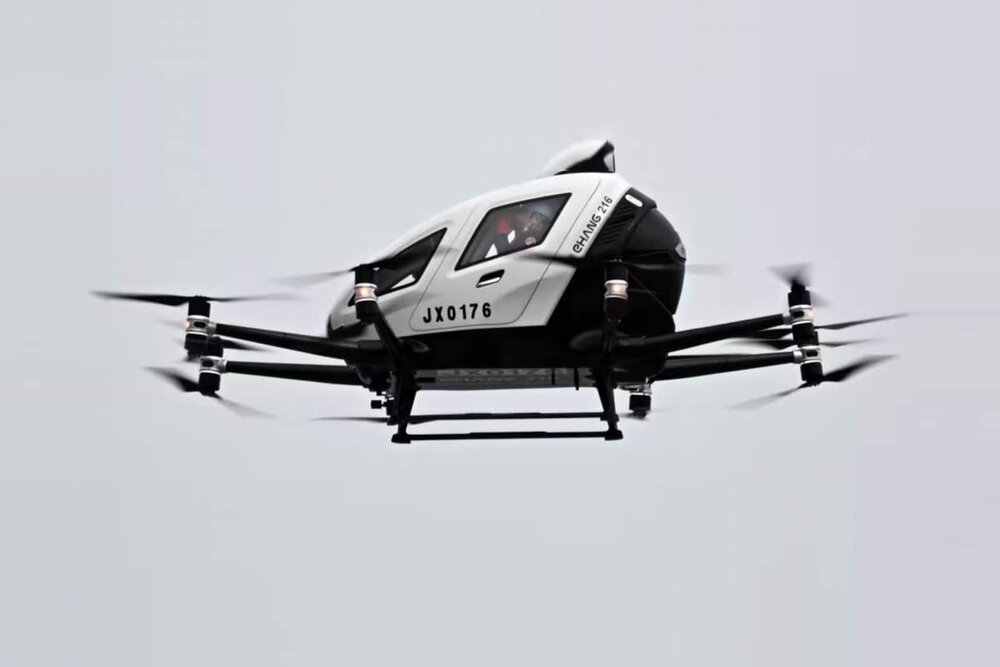 عکس | خودرو ژاپنی به پرواز درآمد!