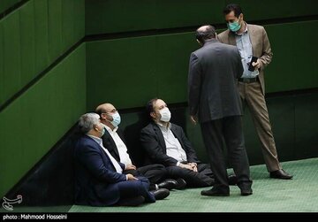 واکنش «بهارستان» به جهش قیمت ارز و گوشت قرمز/ درخواست نمایندگان برای «جلسه فوری» دولت و مجلس واکنش «بهارستان» به جهش قیمت ارز و گوشت قرمز/ درخواست نمایندگان برای «جلسه فوری» دولت و مجلس