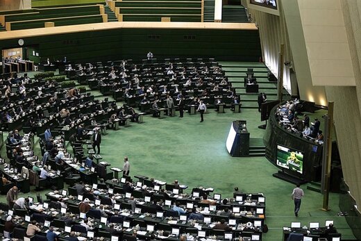 نظم حقوقی کشور با علامت سوال مواجه شده / کارت زرد شورای نگهبان به نمایندگان وجه قانونی ندارد