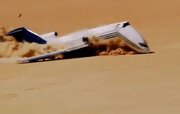 سقوط عمدی و باورنکردنی هواپیمای مسافربری در صحرا / عکس