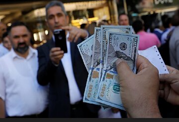 نماینده مجلس: در جلسات «هشدارهای لازم» را درباره گرانیها و راهکارهای کنترل ارز به «دولتمردان» دادیم نماینده مجلس: در جلسات «هشدارهای لازم» را درباره گرانیها و راهکارهای کنترل ارز به «دولتمردان» دادیم