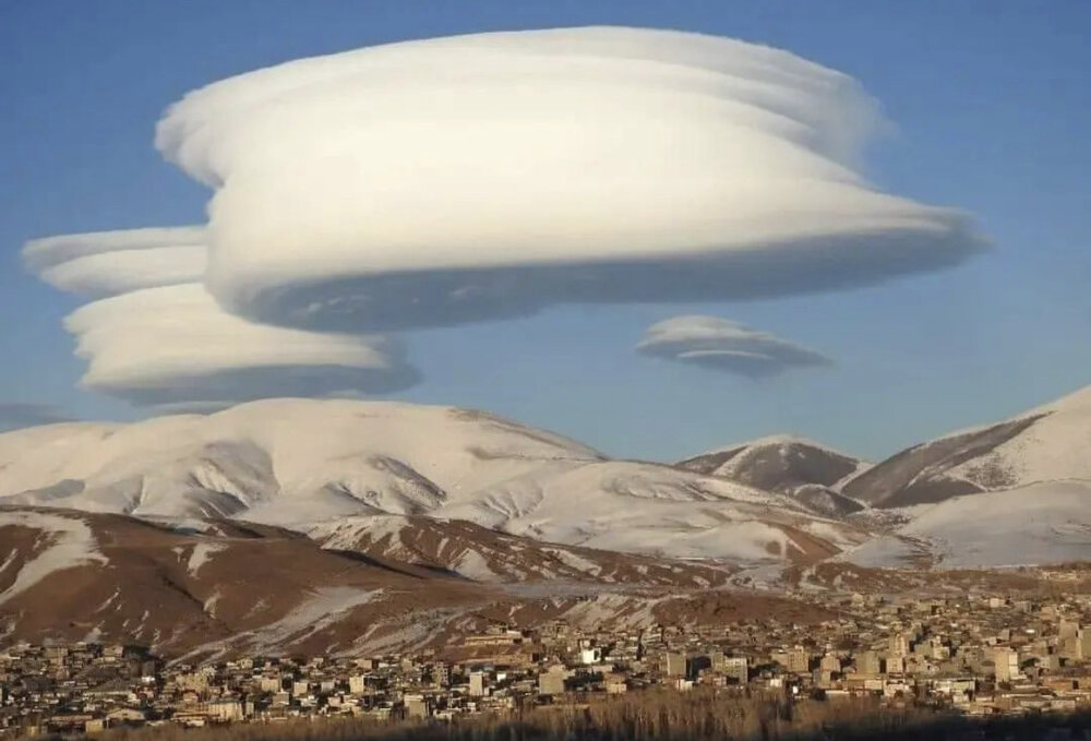عکس | ابرهای عجیب و بحث برانگیز در آسمان خلخال، چند ساعت قبل از زلزله دیشب ترکیه 