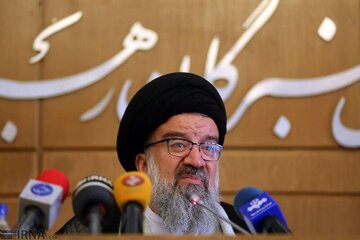 آیت الله خاتمی: این دولت، خادم ملت است / کسی که «خطا» میکند چون قصدش خدمت است، «اجر» دارد
