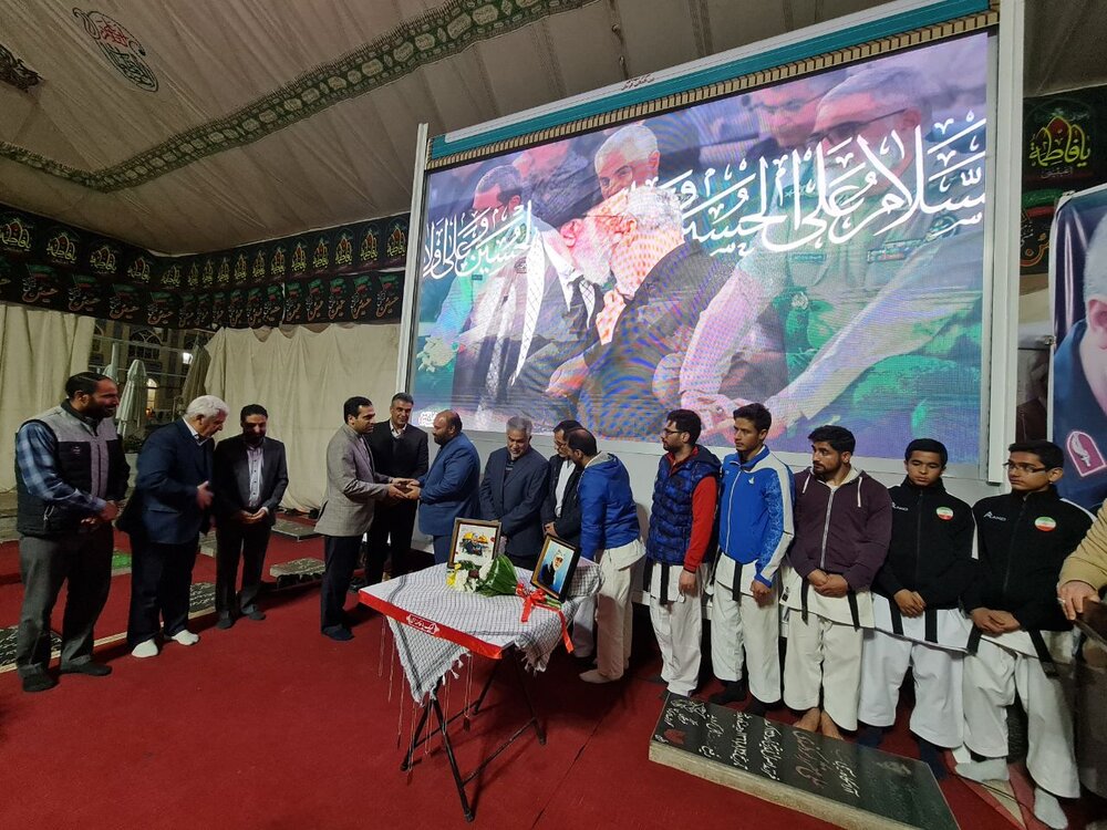 اهدا مدال طلا قهرمانِ کرمانی جهان به شهید هاشمینژاد