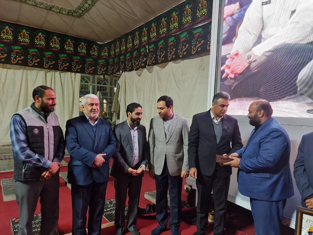 اهدا مدال طلا قهرمانِ کرمانی جهان به شهید هاشمینژاد