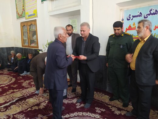 قدردانی فرماندار گتوند از یک طایفه در صالحشهر به دلیل جلوگیری از تیراندازی در مراسم تشییع و خاکسپاری