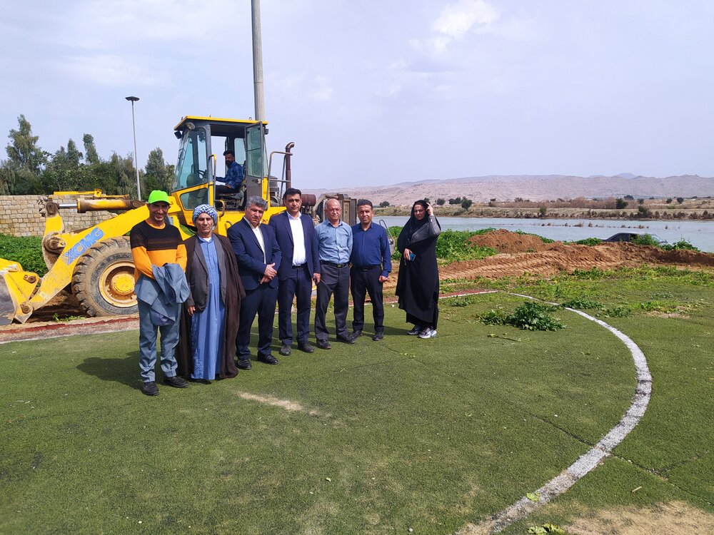 بازدید رئیس هیئت اسکیت استان خوزستان از مراحل احداث و ساخت پیست چند منظوره شهر گتوند توسط شهرداری گتوند