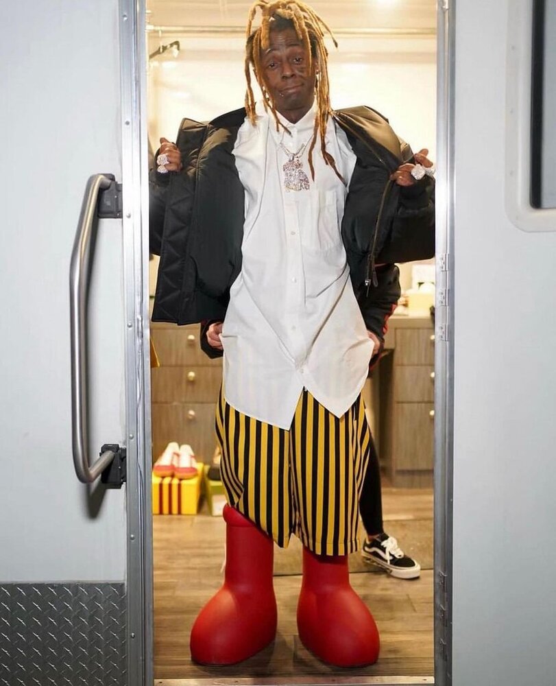 عکس| جدیدترین ترند دنیای مد؛ بوتهای عجیب ۱۷ میلیون تومانی را ببینید