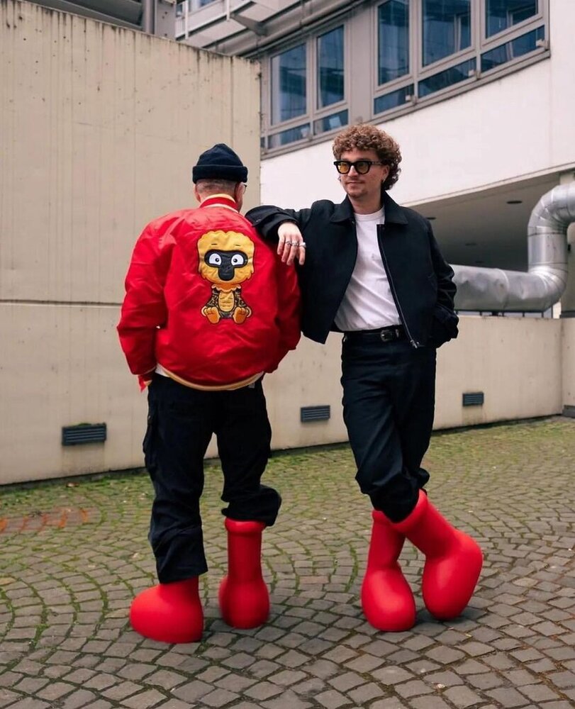 عکس| جدیدترین ترند دنیای مد؛ بوتهای عجیب ۱۷ میلیون تومانی را ببینید