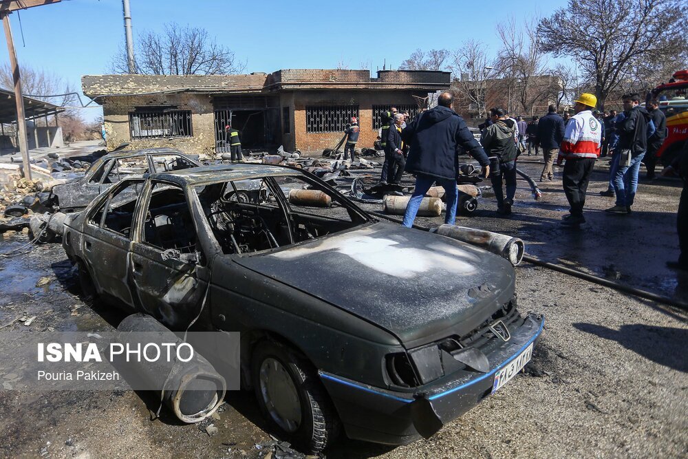 عکس| تصاویری از سوختن ماشینها درپی انفجار مرکز گاز مایع در همدان