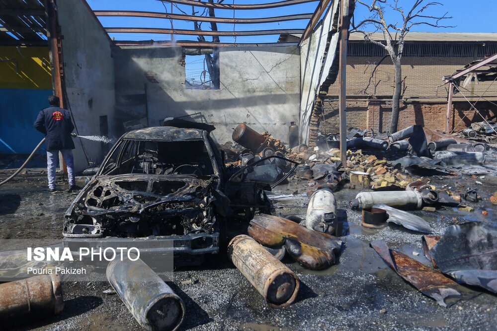 عکس| تصاویری از سوختن ماشینها درپی انفجار مرکز گاز مایع در همدان