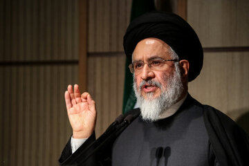 نقد محقّق داماد به دانشگاه و ناتواناییهای علوم انسانی در تربیت فیلسوف حکیم/ چگونه فلسفه به حوزه علمیه قم راه یافت؟/ باید به سنت بازگشت نقد محقّق داماد به دانشگاه و ناتواناییهای علوم انسانی در تربیت فیلسوف حکیم/ چگونه فلسفه به حوزه علمیه قم راه یافت؟/ باید به سنت بازگشت