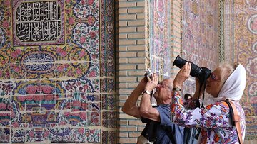 بیشتر افراد مسن بهعنوان گردشگر وارد ایران میشوند؛ «کشورها به شهروندانشان میگویند اگر بهایران سفر کردید و مشکلی پیش آمد بهعهده خودتان است»