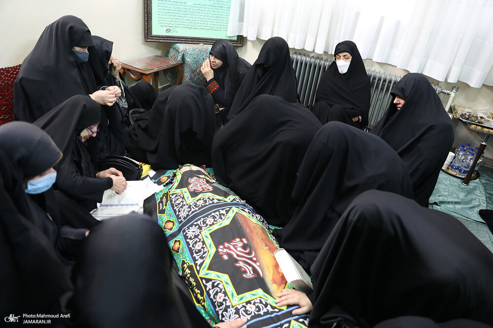 برگزاری مراسم تشییع همسر شهید مطهری در تهران / آنان که آمدند + عکس‌ها 2