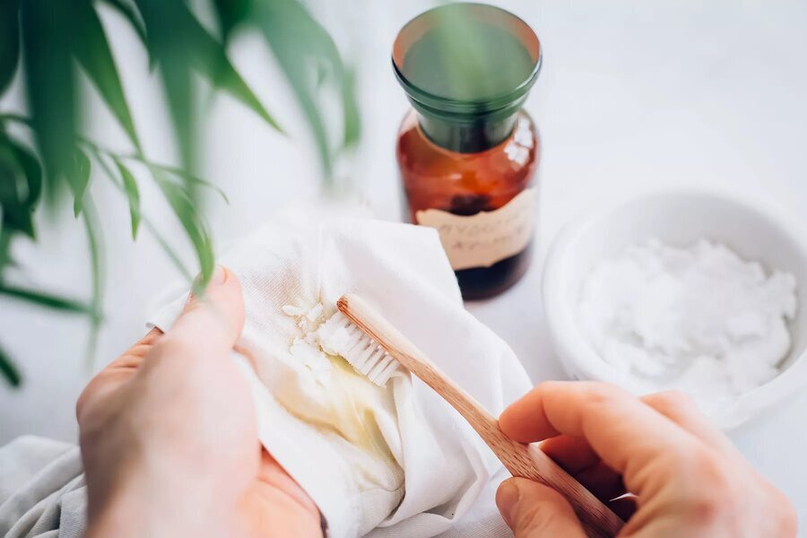 پاک کردن لکههای روی لباس با این روش ساده