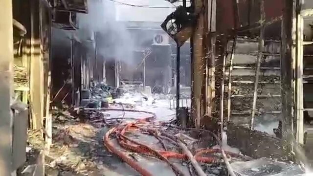 آتش‌سوزی یک پاساژ در خیابان ناصرخسرو/ جزئیات بیشتر