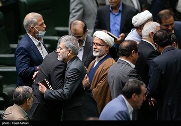 نماینده مجلس: مصوبات ما «بهنام محرومان» و «بهکام ثروتمندان» است نماینده مجلس: مصوبات ما «بهنام محرومان» و «بهکام ثروتمندان» است