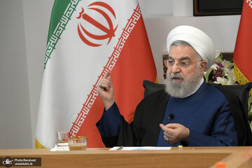 روحانی: دولت و قوه قضائیه نمی‌توانند آزادی مردم را محدود کنند