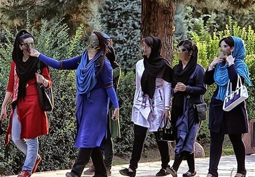 پلیس، خانمهای معتقد به حجاب را با دوربین سراغ برهنه ها و هرزه ها بفرستد تا ارشادشان کنند؛ برخورد فیزیکی هم نکنند
