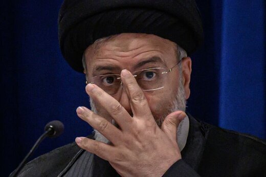 مهاجری: جناب آقای رئیسی! شوخیتان گرفته؟ / خاک بر دهان «چاپلوسان» بریزید!