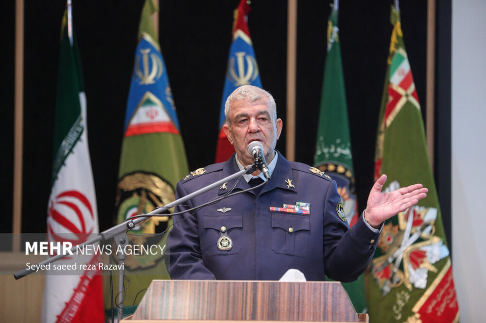 با حکم رهبر انقلاب / «نشان فداکاری» به این «سه فرمانده» اهدا شد + عکسها