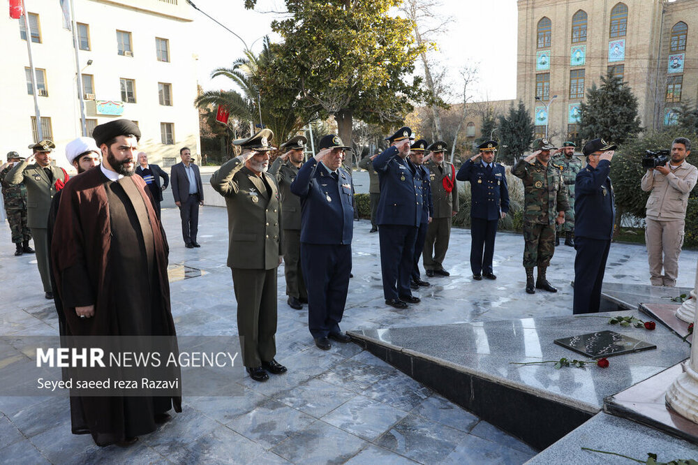 با حکم رهبر انقلاب / «نشان فداکاری» به این «سه فرمانده» اهدا شد + عکسها