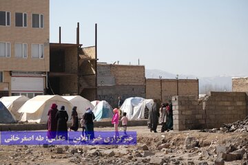 یک ماه پس از زمین‌لرزه شدید خوی