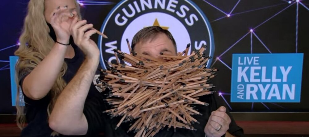 عکس| این مرد با ۲۴۷۰ گوش پاککن در ریشش رکورد گینس را شکست!