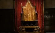عکس| مرمت یک صندلی ٧٠٠ ساله برای تاجگذاری پادشاه جدید بریتانیا