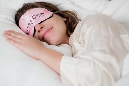 مزایای فوق العاده خوابیدن با چشم بند