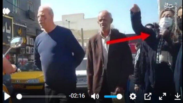 «روایت جدید» رسانه اصولگرا از علت «ضرب و شتم زن معترض» مقابل مدرسه