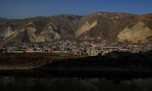 ارزشمندترین سنگ دنیا زیر پای مردم فقیر این روستا! ارزشمندترین سنگ دنیا زیر پای مردم فقیر این روستا!