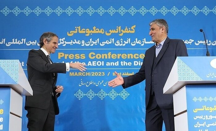 «زبان بدن» متنوع و دیدنی «گروسی» در مذاکرات مهم تهران + عکس‌ها