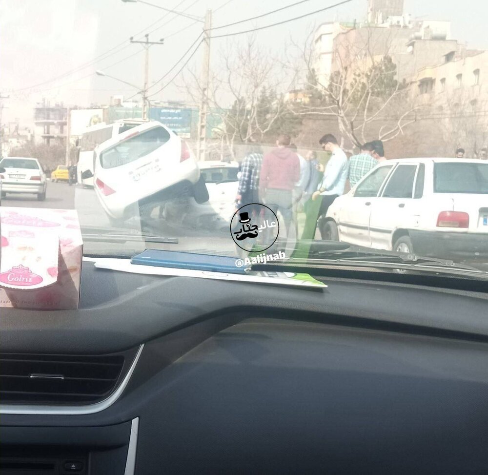 عکس | خودرو نیسان مورانو روی کول تیبا رفت