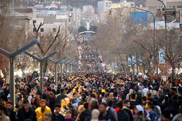 تصاویر | بازار سنندج در آستانه سال نو؛ از تنگ ماهی تا کلاه‌های خاص برای آقایان