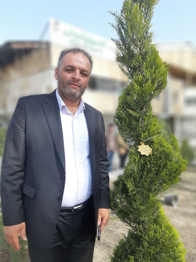 عکس | انوشیروانی رئیس شد و درخت غرس کرد