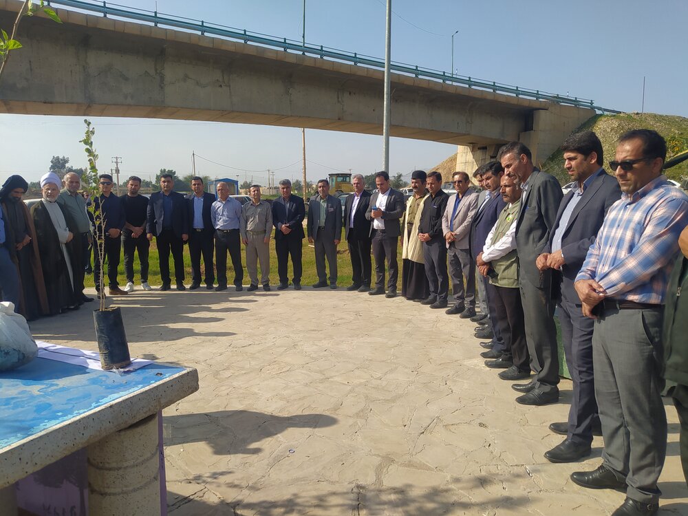به مناست روز درختکاری مراسم کاشت درختان بومی در گتوند برگزار شد