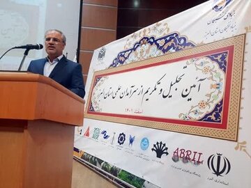 الگوسازی از مفاخر، موجب تقویت روحیه خودباوری و غرور ملی می‌شود